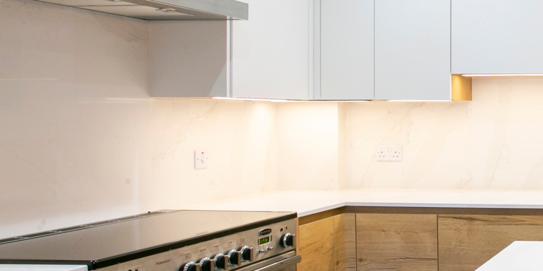 Wooden effect and white handless kitchen with range cooker by John Willox Kitchen Design