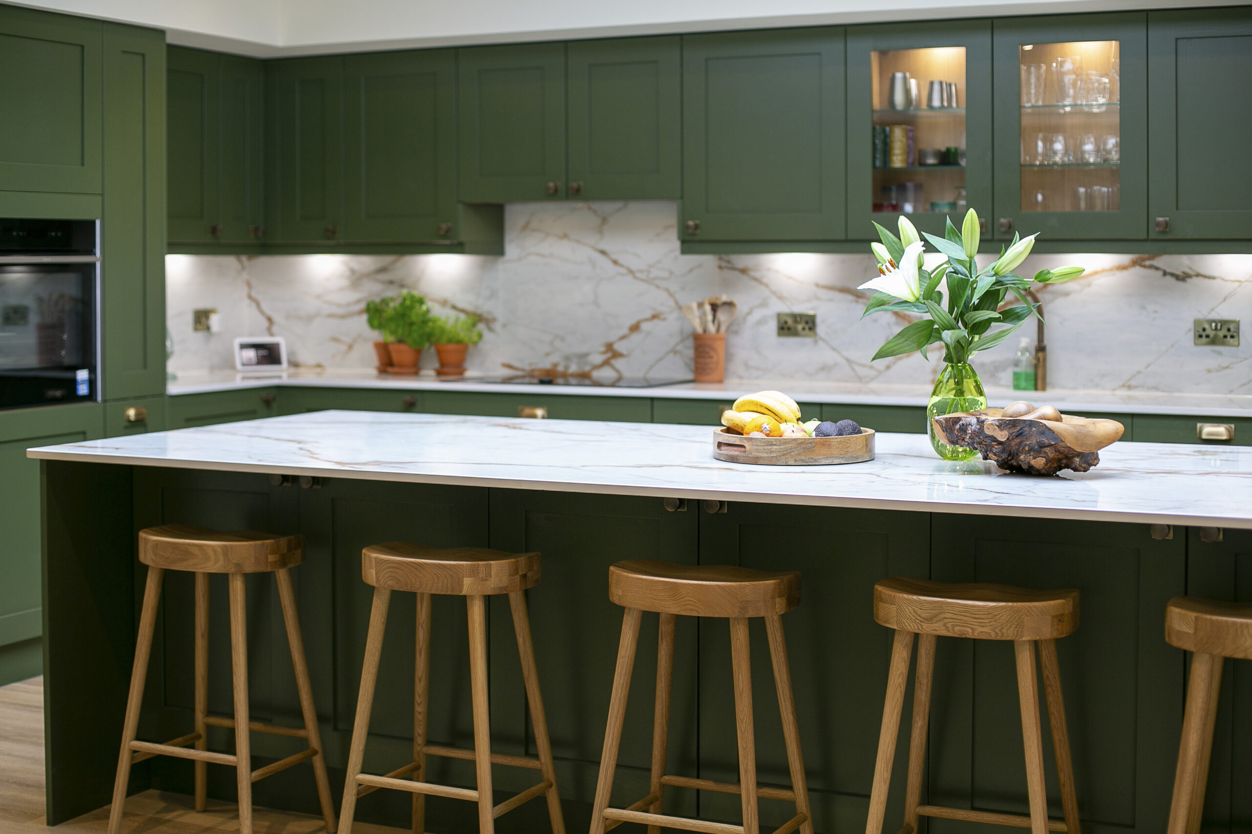 Bespoke Green Shaker Style Kitchen Design with marble worktops and oak accents. John Willox Kitchen Design Aberdeen. Ellon. Green Kitchen. Kitchen Island. Large L-Shaped Kitchen, aberdeen, Aberdeenshire