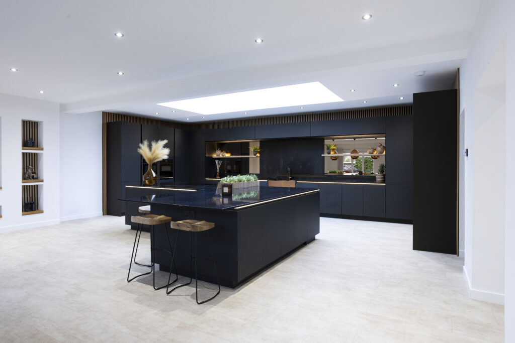 Black on Black. Black Kitchen. Bronze accents. U shape. Large Island. Breakfast Bar. John Willox Kitchen Design. Ellon. Aberdeen. Aberdeenshire.