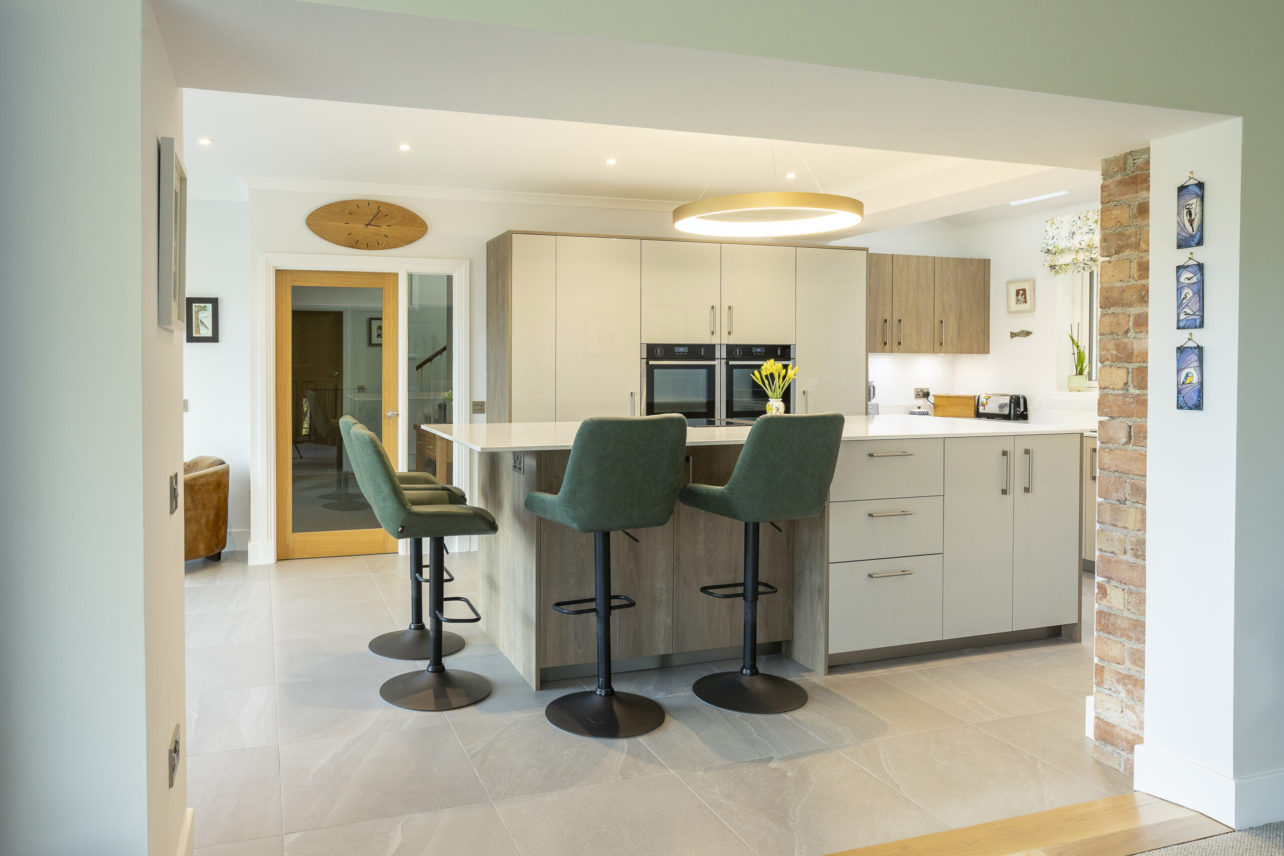 Island or peninsula? John Willox Project Story Open plan cream kitchen wih island